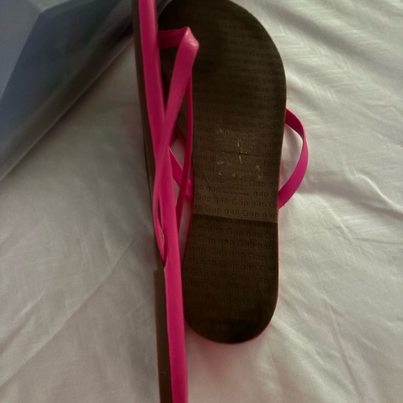 Gap fuschia leather thongs - Picture 3 of 3